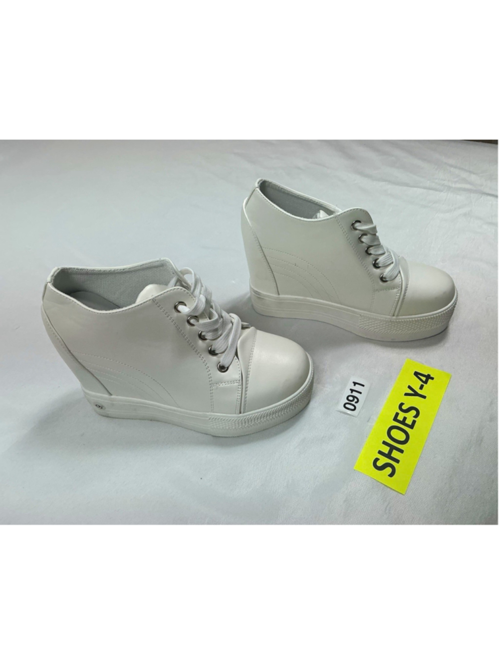 Women’s White Lace-Up Wedge Sneakers Round Toe size 6/6.5